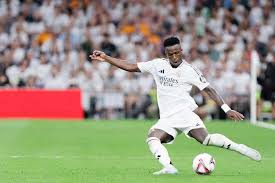 B体育：文班25+9马刺大胜爵士 布克40分太阳逆转快船.